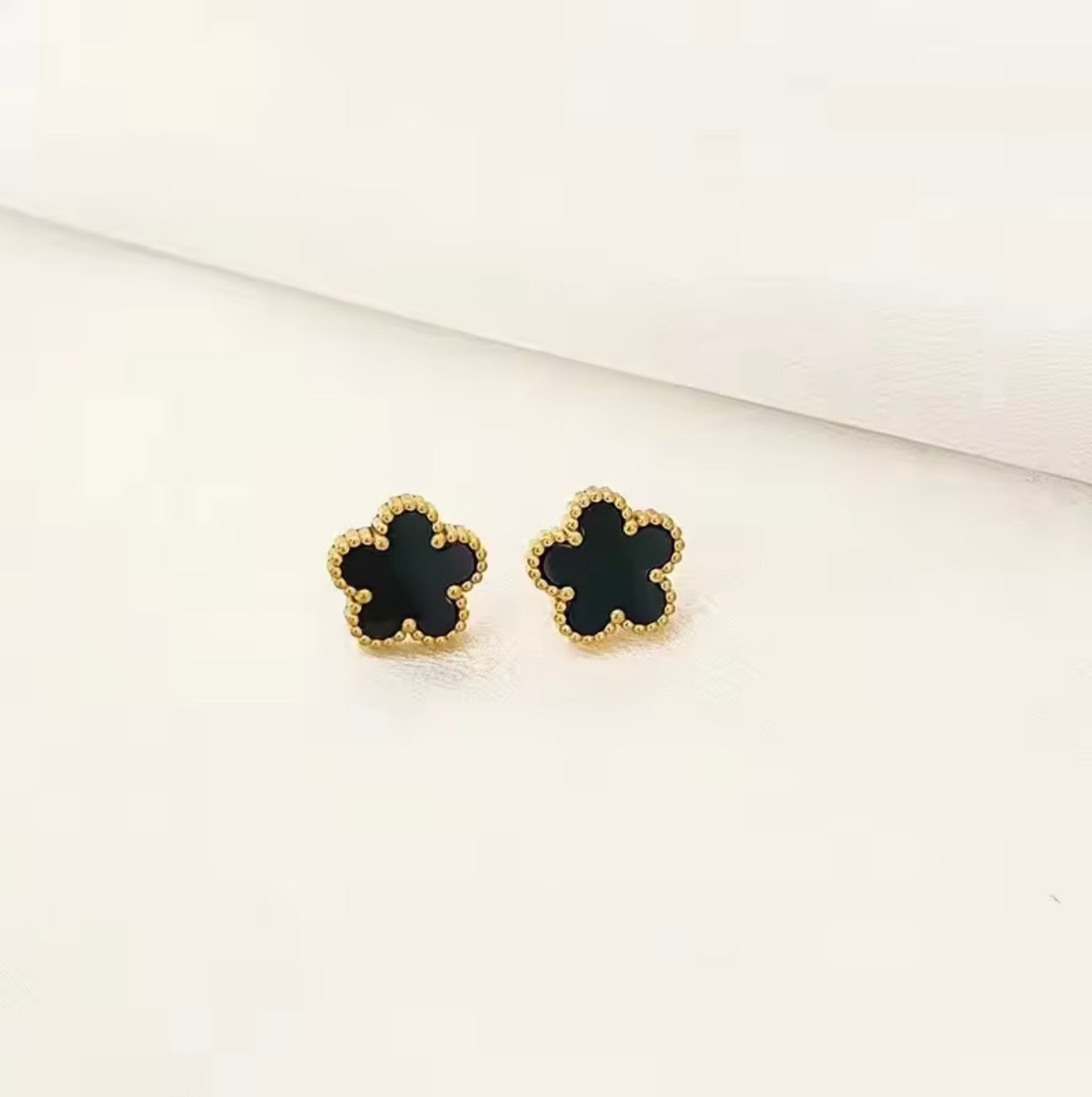 Stainless steel clover studs