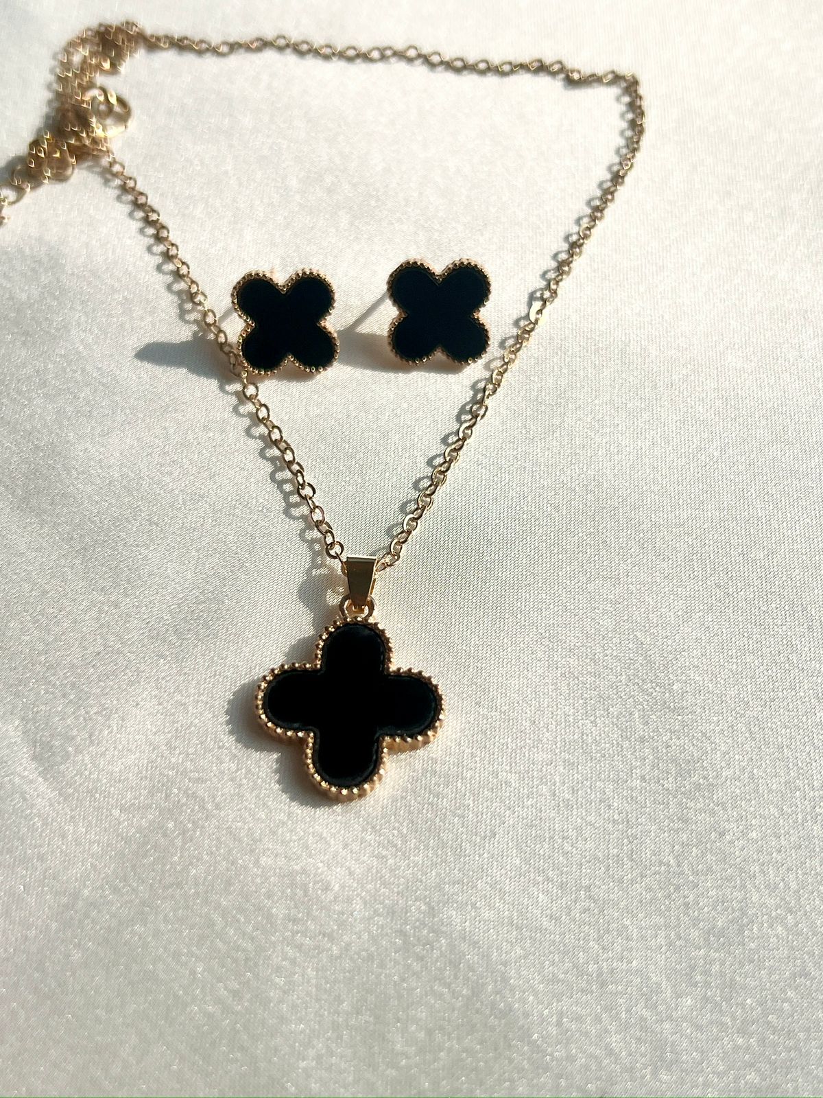 Black Clover Locket Set