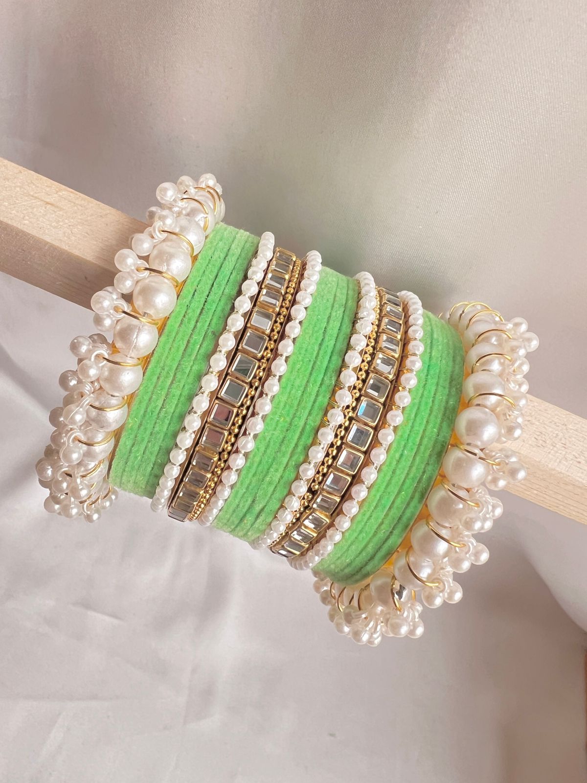 Parrot Pearl Radiance Metal Bangle Set