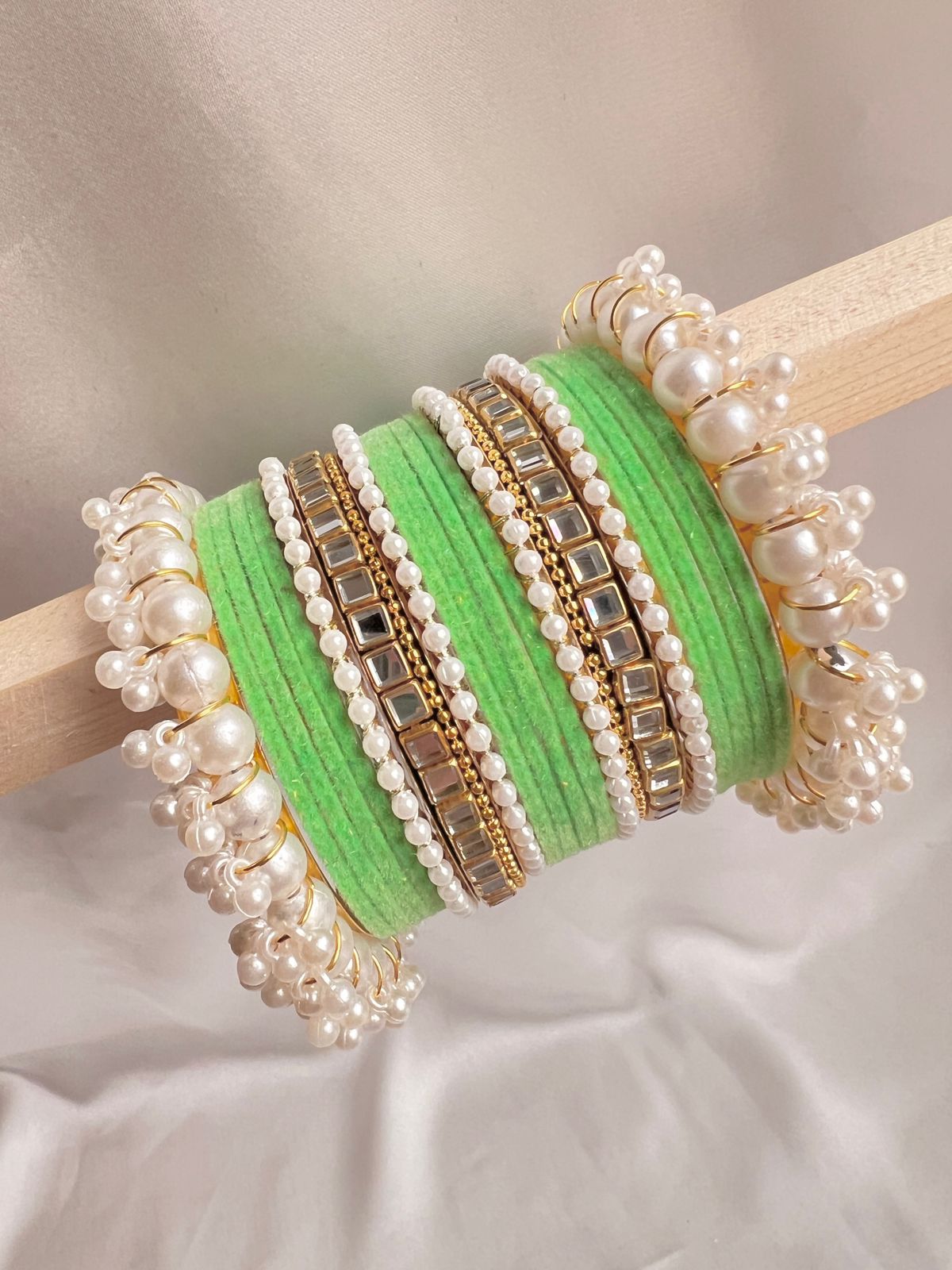 Parrot Pearl Radiance Metal Bangle Set