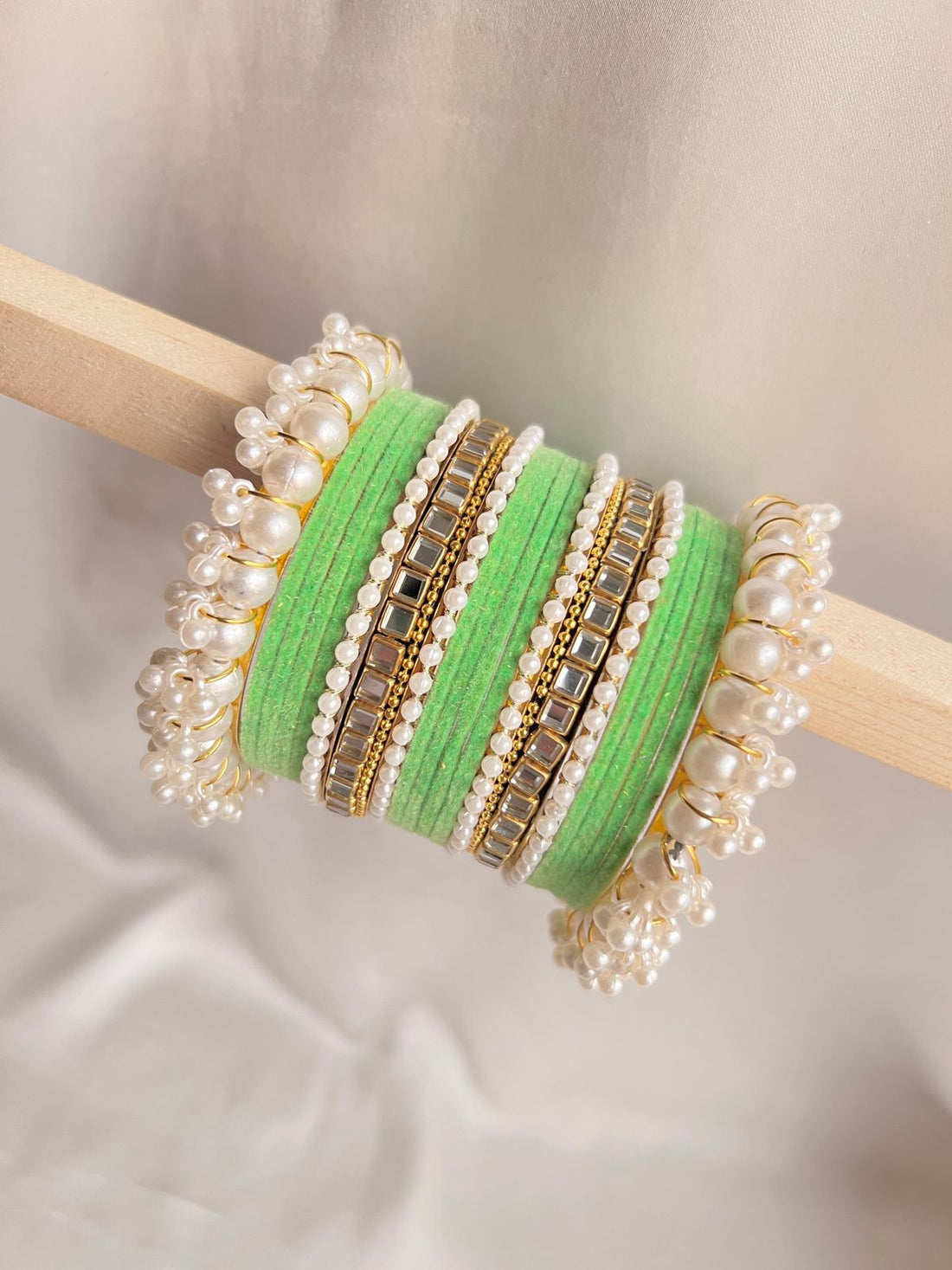 Parrot Pearl Radiance Metal Bangle Set