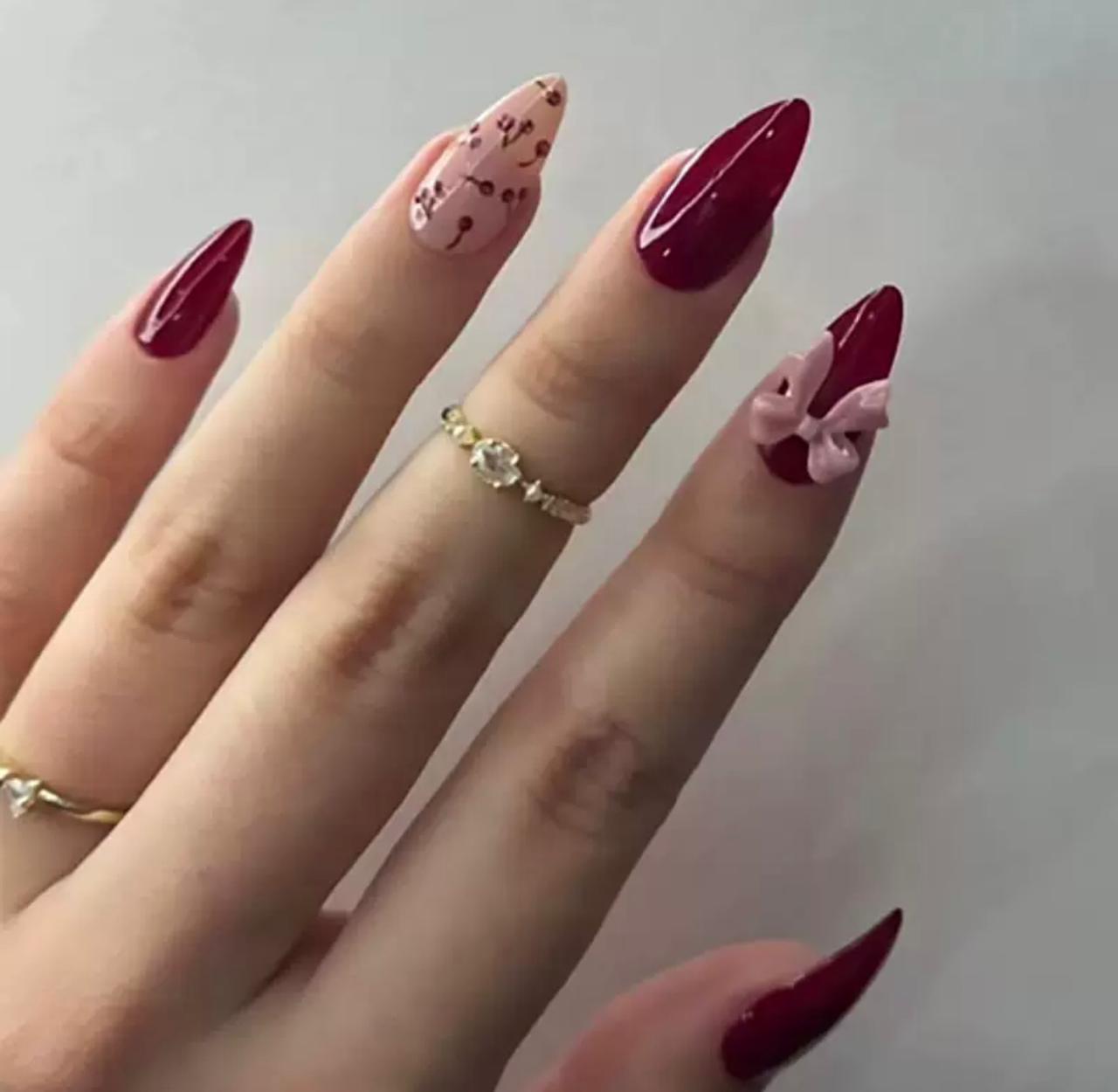 Red Royal 24Pcs Nails Set