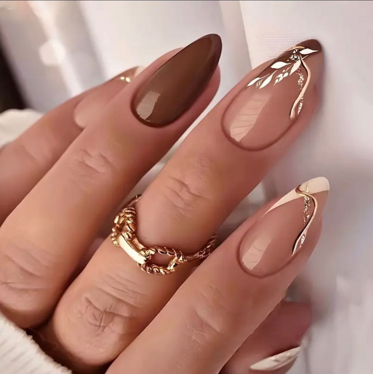Vintage Brown Almond Shape Nails set